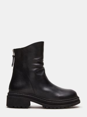 ESSENTIAL BLACK LEATHER